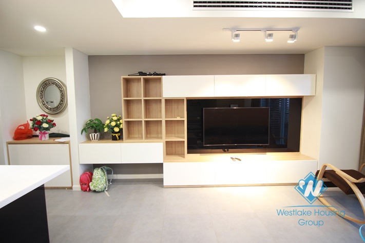 Modern and elegant apartment rental with stunning lakeview in Watermark Lac Long Quan